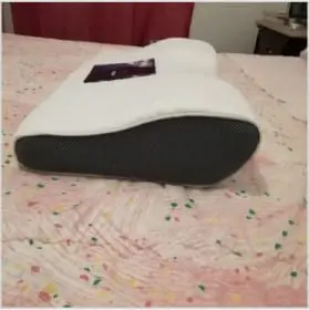 Derila Pillow side view
